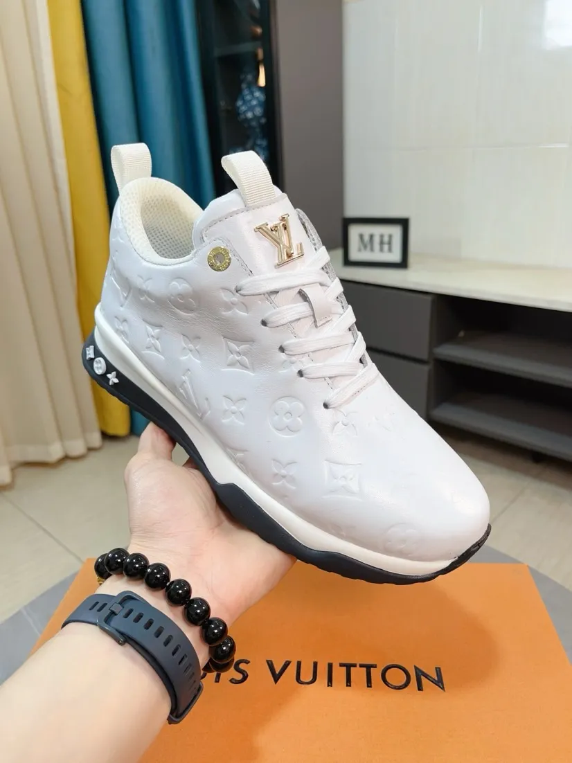 Ex-factory price 520🌹🌹[lv]🌹High-end men's shoes brand: Official website 1:1 Latest masterpiece: The upper is made of Italian imported first-layer cowhide punching design➕made of full genuine leather lining🔥, making walking more convenient and comfortable! Exclusive new style, stunning work [color]! Create a fashionable personality to set off your uniqueness! A must-have for trendy men! Classic🔥Number: 38-44